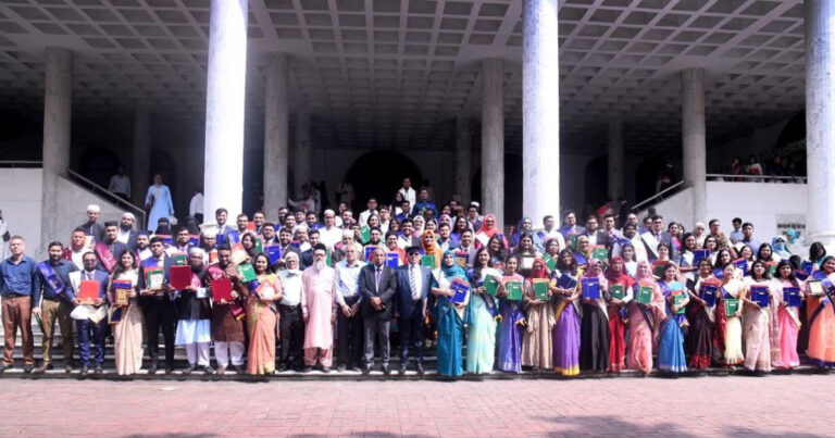 156 students and 10 teachers honoured with Deans Award at Dhaka University