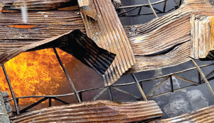 16 dead in fire at illegal chemical warehouse in Mirpur