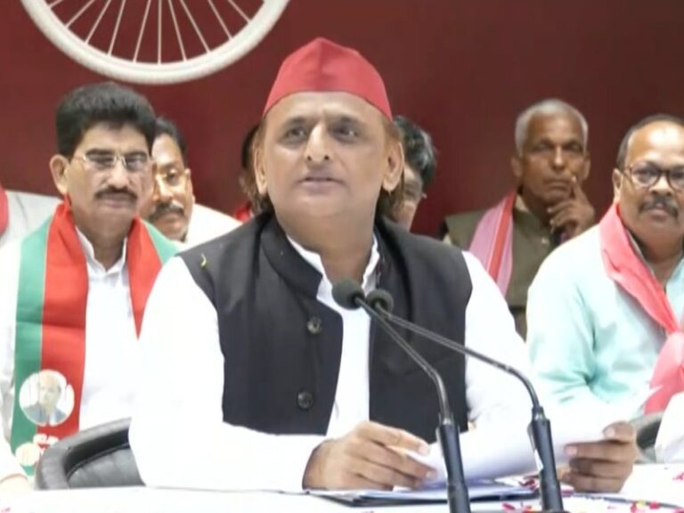 Akhilesh Yadav urges Bihar to vote BJP out over joblessness and inflation