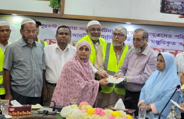 BRTA gives Tk29 lakh aid to victims’ kin