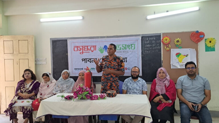 Bashundhara Shuvosangho holds fire safety awareness session in Pabna