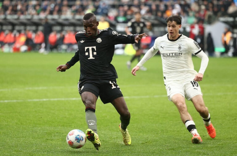 Bayern Munich extend perfect start with 3-0 win over Gladbach