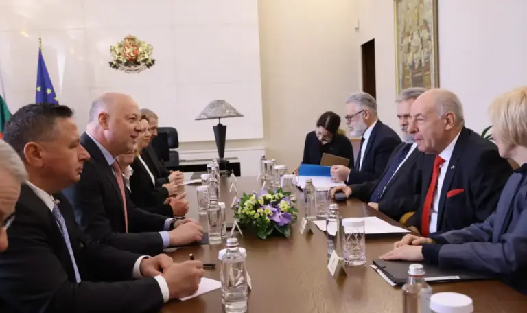 Bulgaria, Hungary deepen ties on euro, Ukraine talks