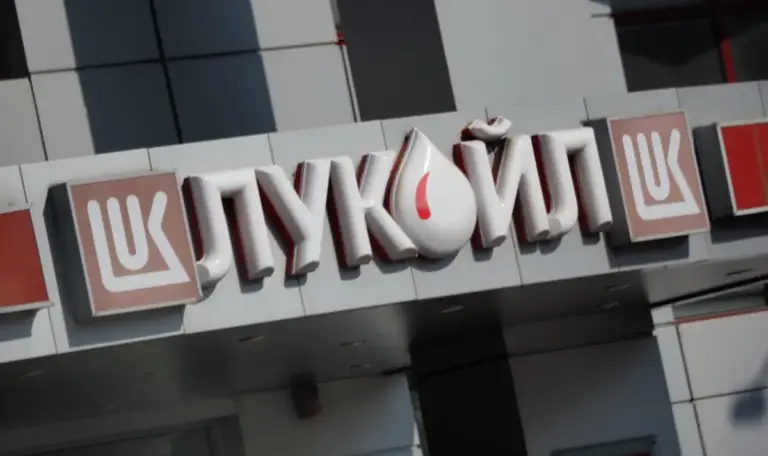 Bulgaria moves to control Lukoil refinery sale