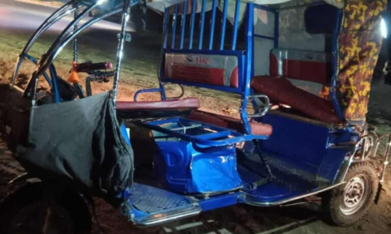 Bus crash kills three in Narsingdi