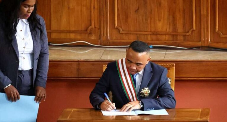 Colonel Michael Randrianirina sworn in as Madagascar president after military takeover