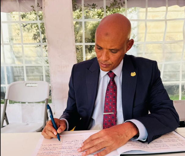 DCI Amin consoles IG Kanja after father’s death in Laikipia