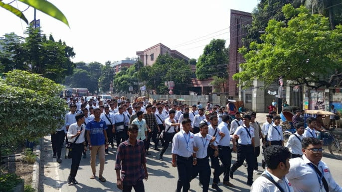Dhaka College students block road over university reform protest