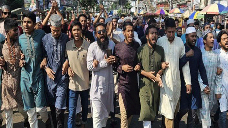 Dhaka College students protest seeking ISKCON ban