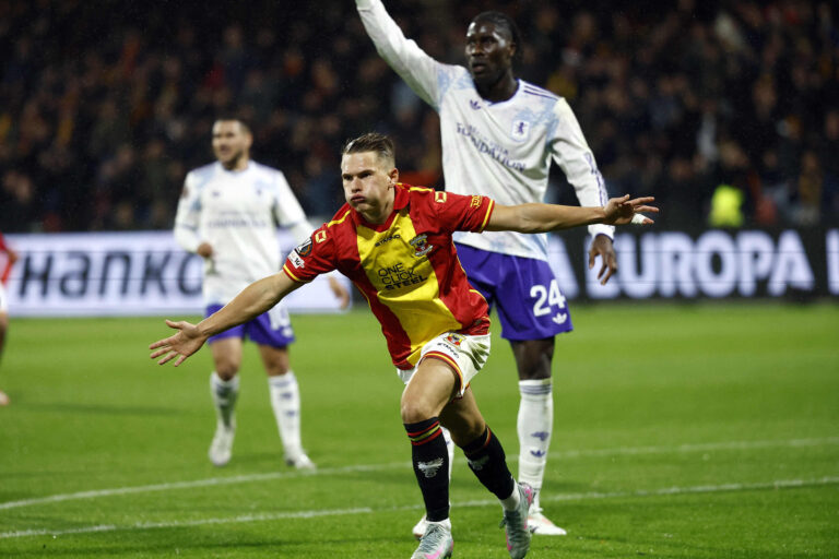 Dyche leads Forest past Porto 2-0