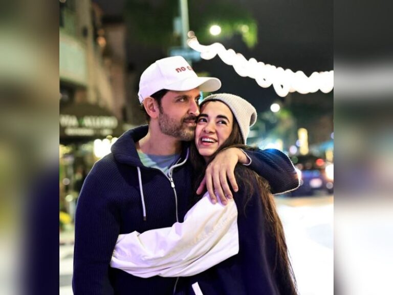 Hrithik Roshan and Saba Azad share cozy moments