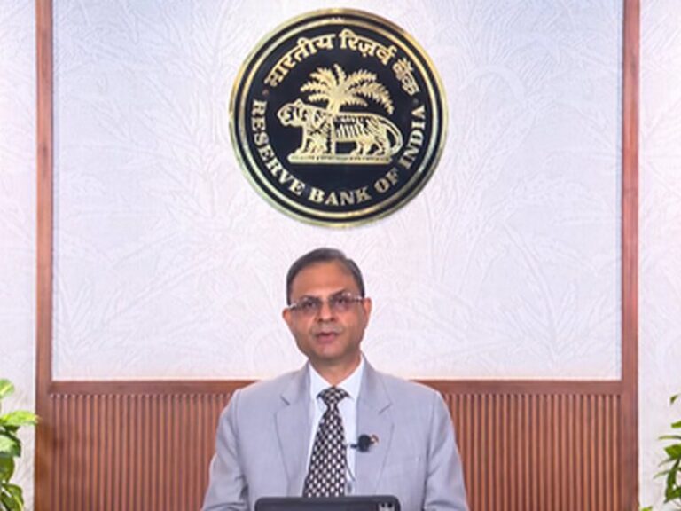India sees 8 growth amid global uncertainties says RBI Governor