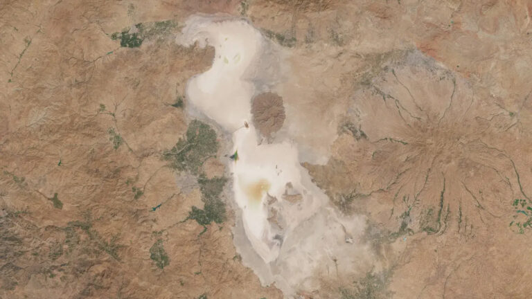 Iran admits Lake Urmia crisis amid water diversion accusations