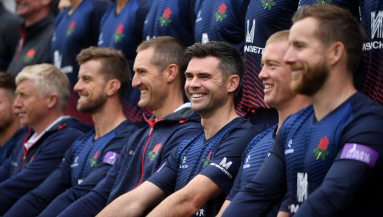 James Anderson signs Lancashire extension to 2026