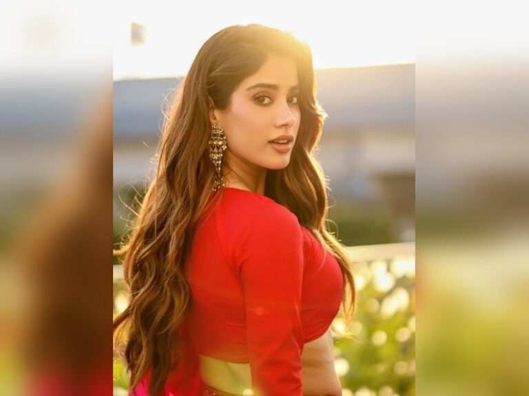 Janhvi Kapoor honors Sridevi with poem