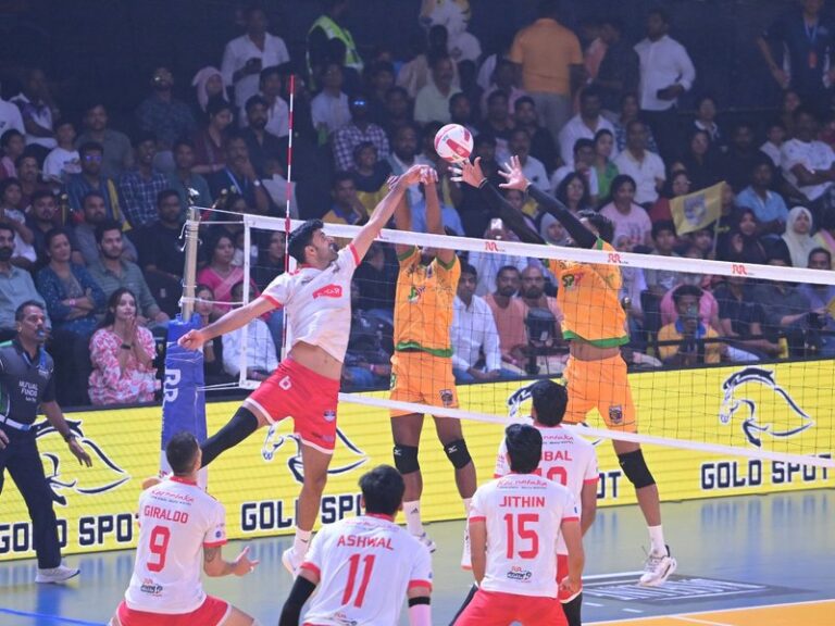 Kolkata Thunderbolts beat Chennai Blitz 3 0 in PVL