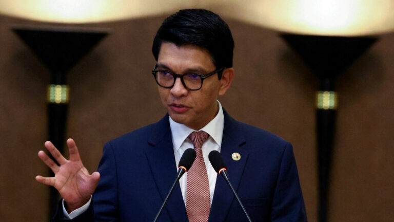 Madagascars Rajoelina dissolves parliament amid escalating protests