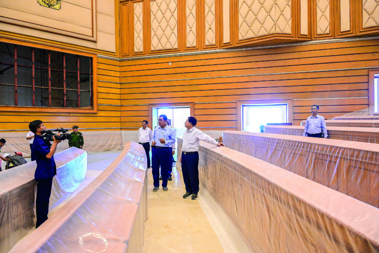 Min Aung Hlaing tours quake ruins