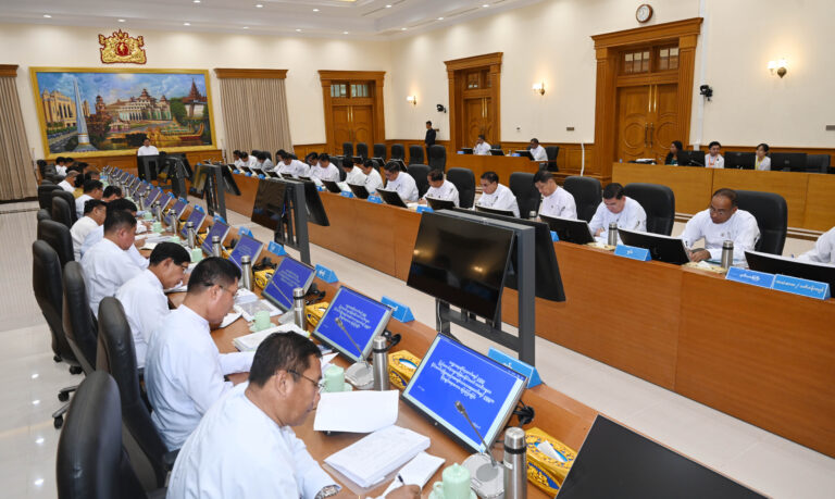 Min Aung Hlaing vows quake cash rush