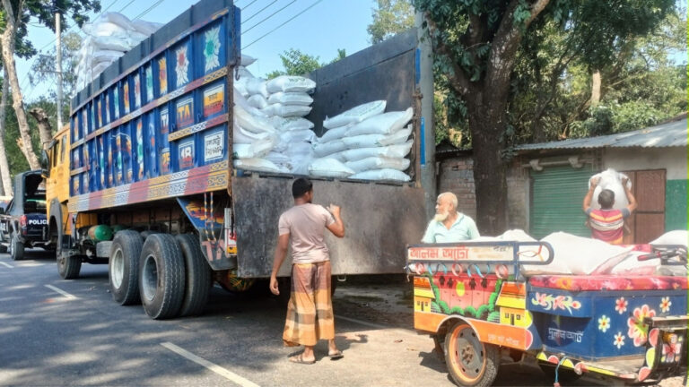 Mobile court seizes illegal fertilizer in Lalmonirhat