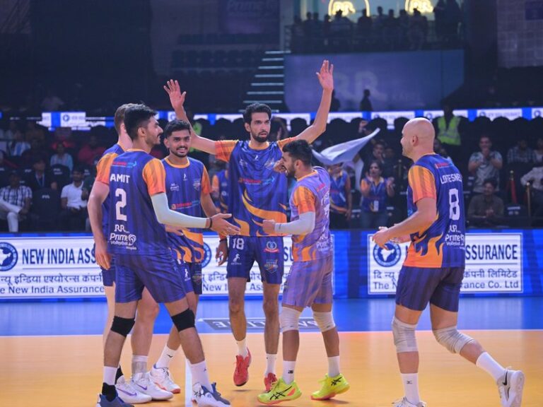 Mumbai Meteors hold off Kochi Blue Spikers in thriller