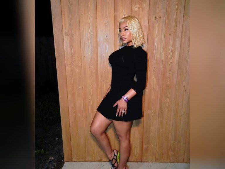 Nicki Minaj cancels new album, blames Jay-Z