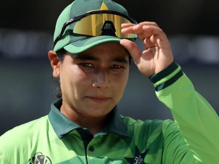 Pakistan fields first against unbeaten England in World Cup clash