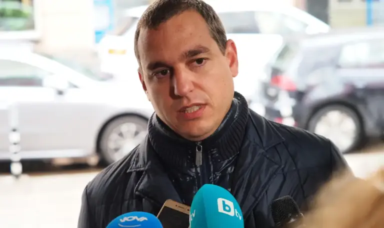 Petkov warns of coalition collapse, blasts Peevski’s influence