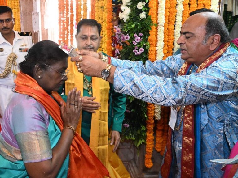 President Murmu visits Dwarkadhish Temple Gujarat Vidyapith during state tour