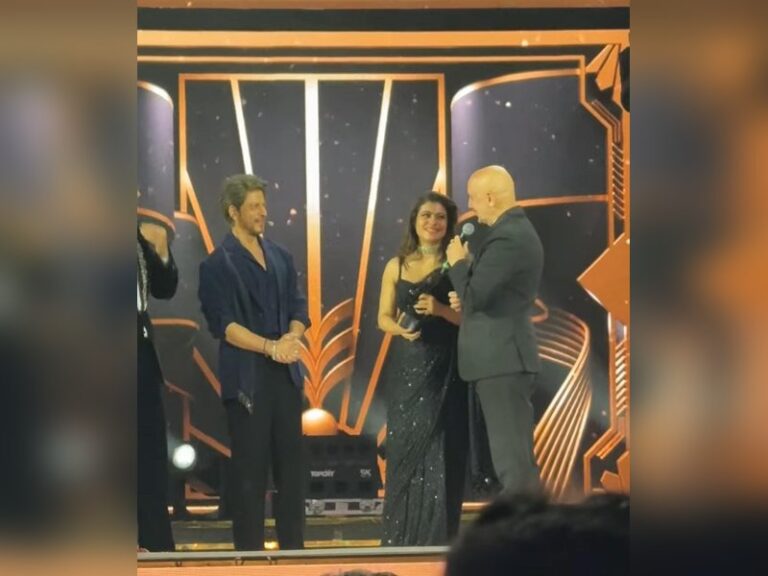 SRK, Kajol, Anupam Kher reunite at Filmfare