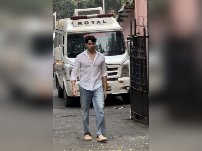 Sidharth Malhotra Salman Khan attend Pankaj Dheers funeral in Mumbai