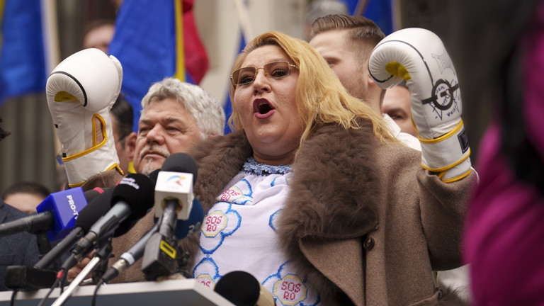 Sosoaca threatens to break Zelensky’s legs in Romania