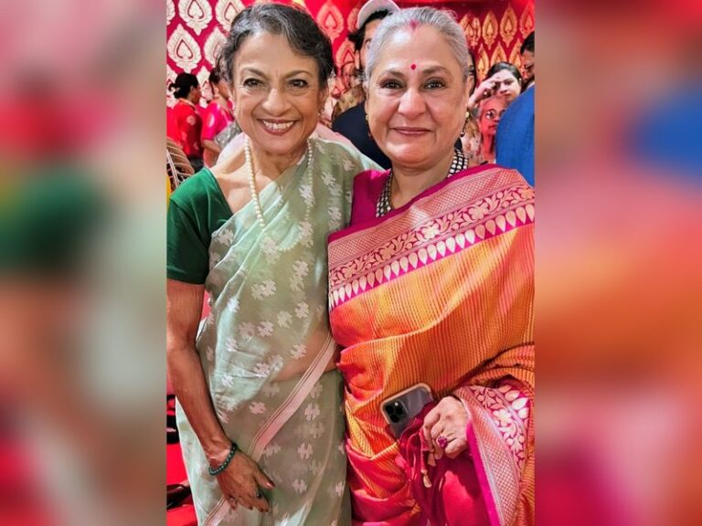 Tanishaa shares Tanuja Jaya reunion pic