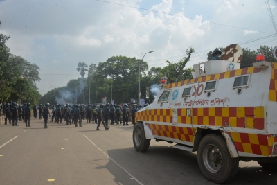 Teachers blockade Dhakas Shahbagh demanding pay hikes