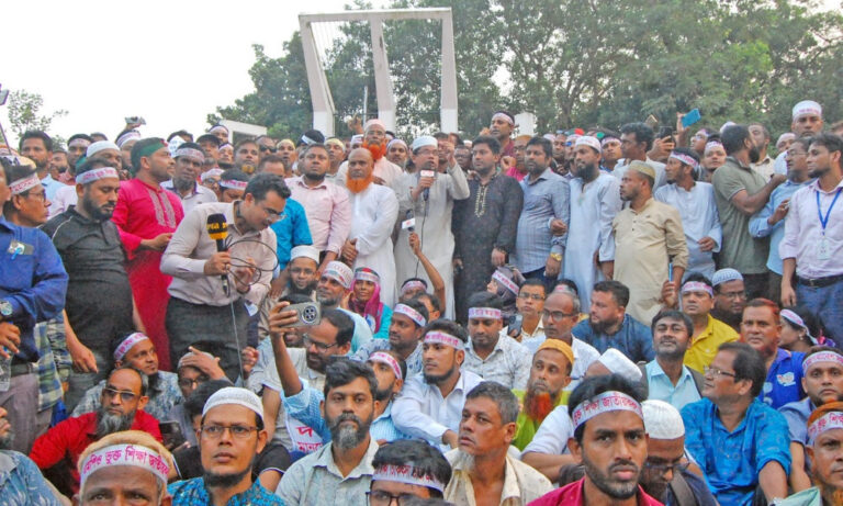 Teachers delay protest march as pay demands intensify in Dhaka 1