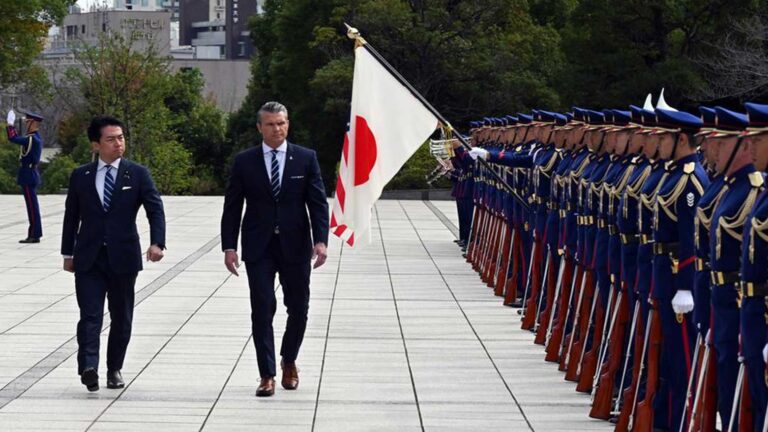 U.S. war chief flexes power in Tokyo