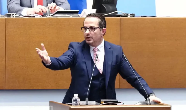 Vazrazhdane accuses Peevski of taking over GERB and government control