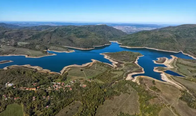 Veliko Tarnovo residents protest cloudy drinking water issue