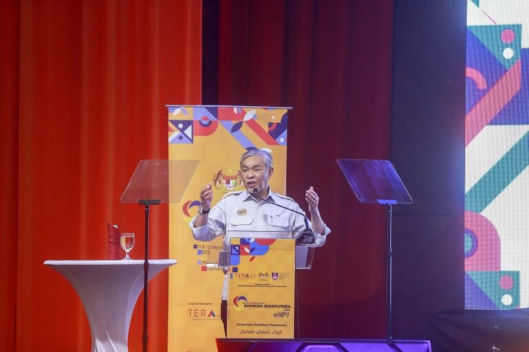 Zahid urges Bumiputera grads to embrace entrepreneurship over jobseeking