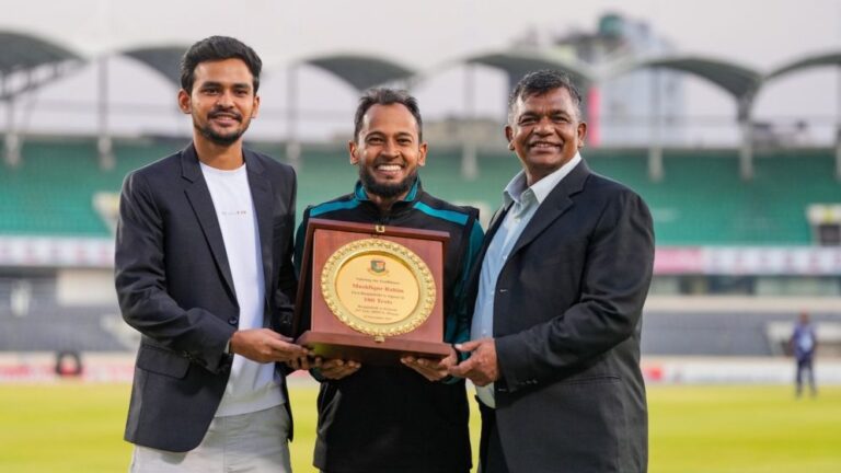 Asif Mahmud congratulates Mushfiqur on 100th Test match