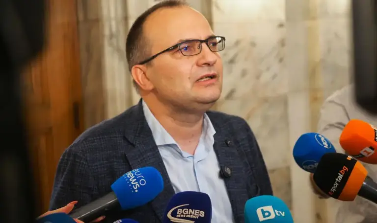 Dimitrov warns debt and taxes hit record highs