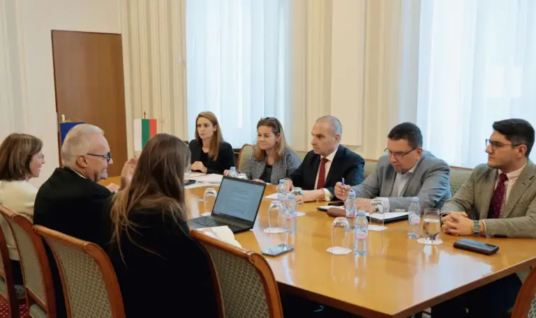EU bigwigs push Danube bridges as region lags