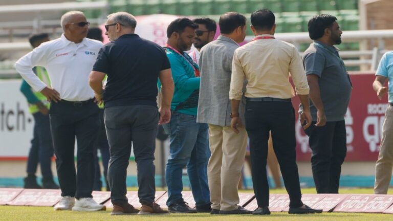 Earthquake shakes Dhaka, cricketers take cover