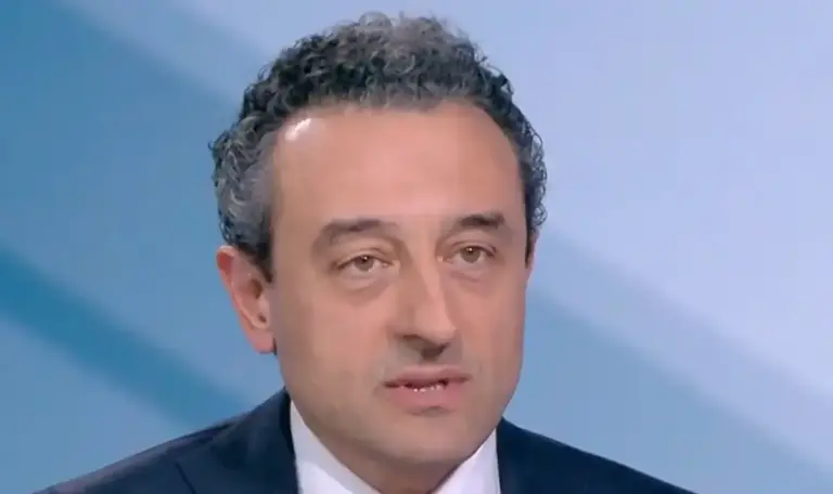 Lorer says Lukoil crisis mishandled, urges clear strategy