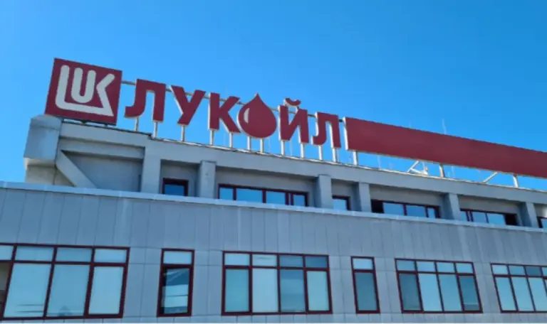 Lukoil export ban shocks market, smuggling fears rise