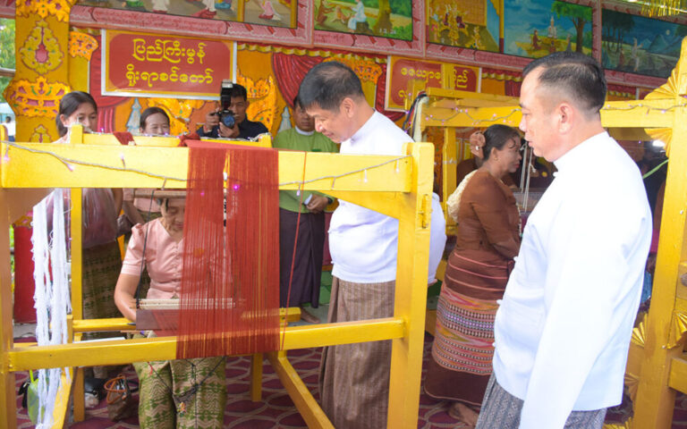 Mahamuni temple hosts robe weaving ceremony