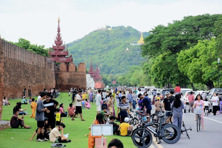 Mandalay pagodas and parks teem for full moon festival