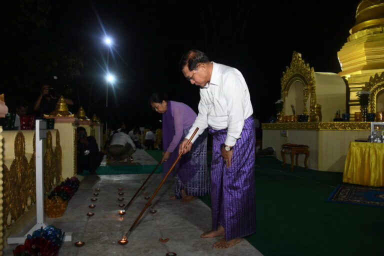 Min Aung Hlaing celebrates Tazaungdine in style
