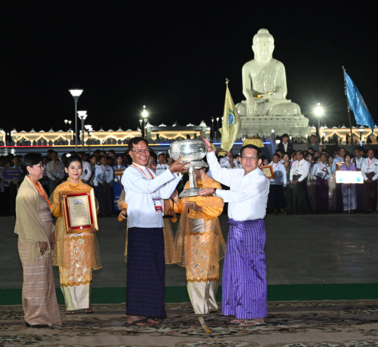 Min Aung Hlaing hosts lavish Tazaungdine bash