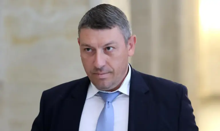 Parliament reviews security nominee